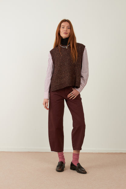 PODIUM SLEEVELESS SWEATER - CHOCO